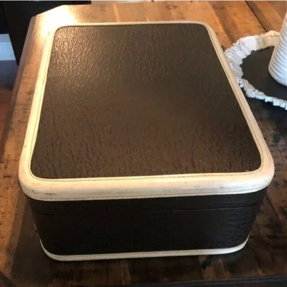 VINTAGE 1940's WARREN LEATHER TRAIN TRAVEL VANITY LUGGAGE CASE & SUPPLIES USA - Picture 4 of 11